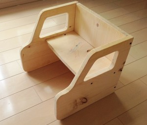 変化椅子を応用して作った新幹線デザインの椅子