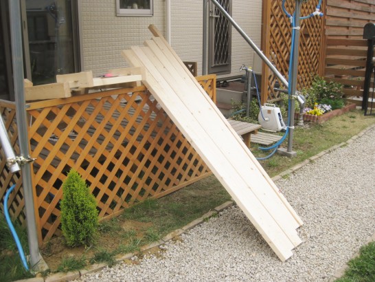 DIYローテーブルを作るための２×４の木材
