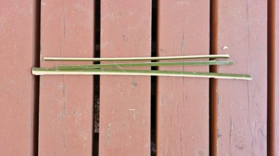 竹を裂いた時に出た細い竹の棒