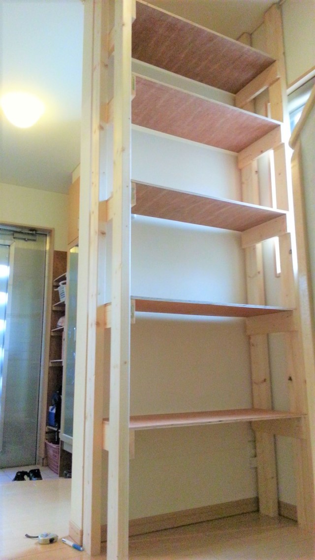 ２×４材とベニア板で作る安くて簡単な棚